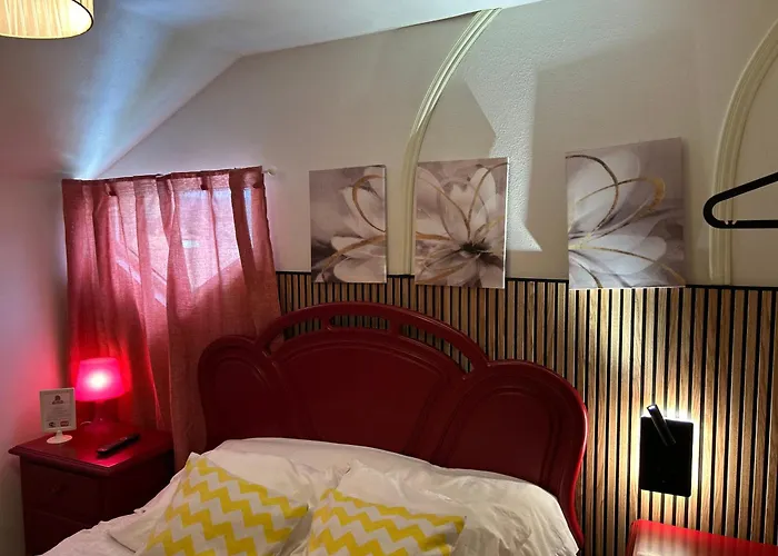 Al Montenegro باريديس دي كورا